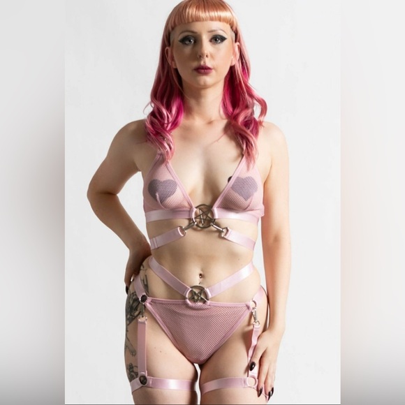 Killstar Hell Kitty Fishnet Bralet (Pastel Pink) - Picture 1 of 7